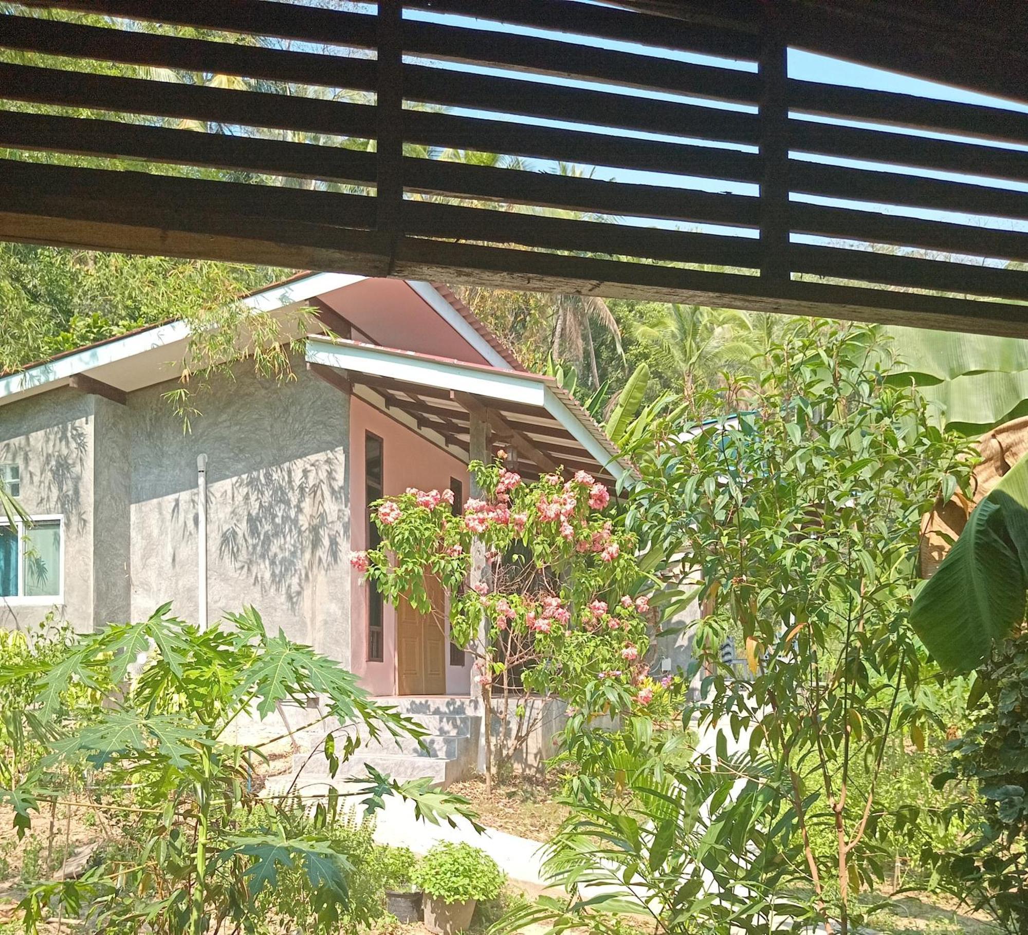 Chom Suan Farmstay Ko Kut ภายนอก รูปภาพ